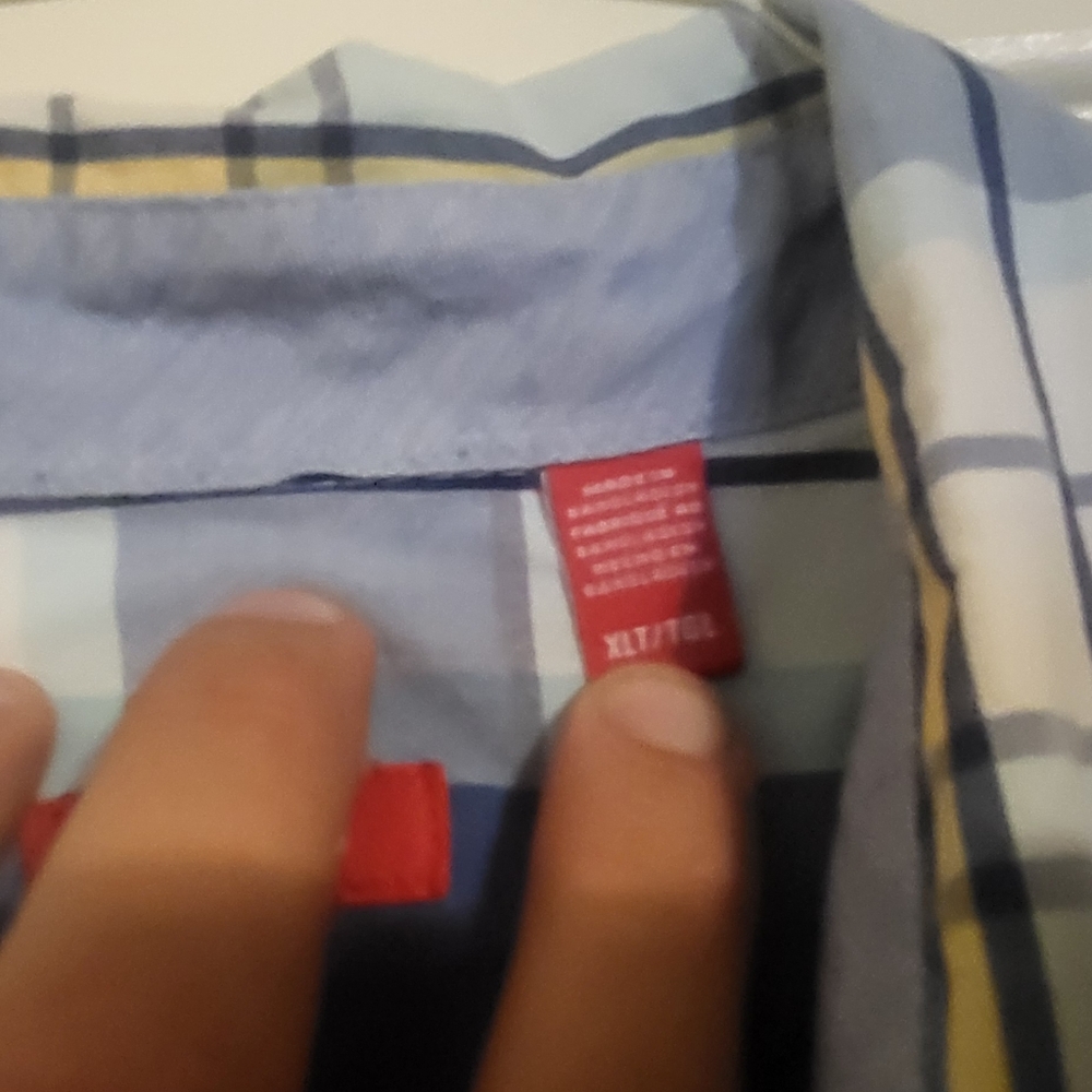 IZOD button up - Picture 4 of 4